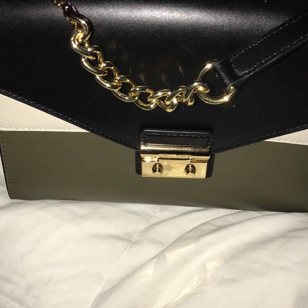 Purse - Picture 3 of 3